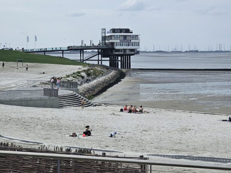 ☀️ Zomertip: Strand van Delfzijl